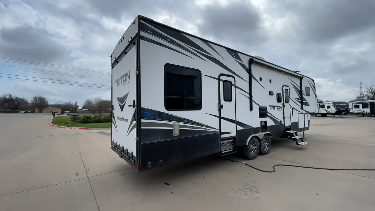 2019 TRITON VOLTAGE 3561