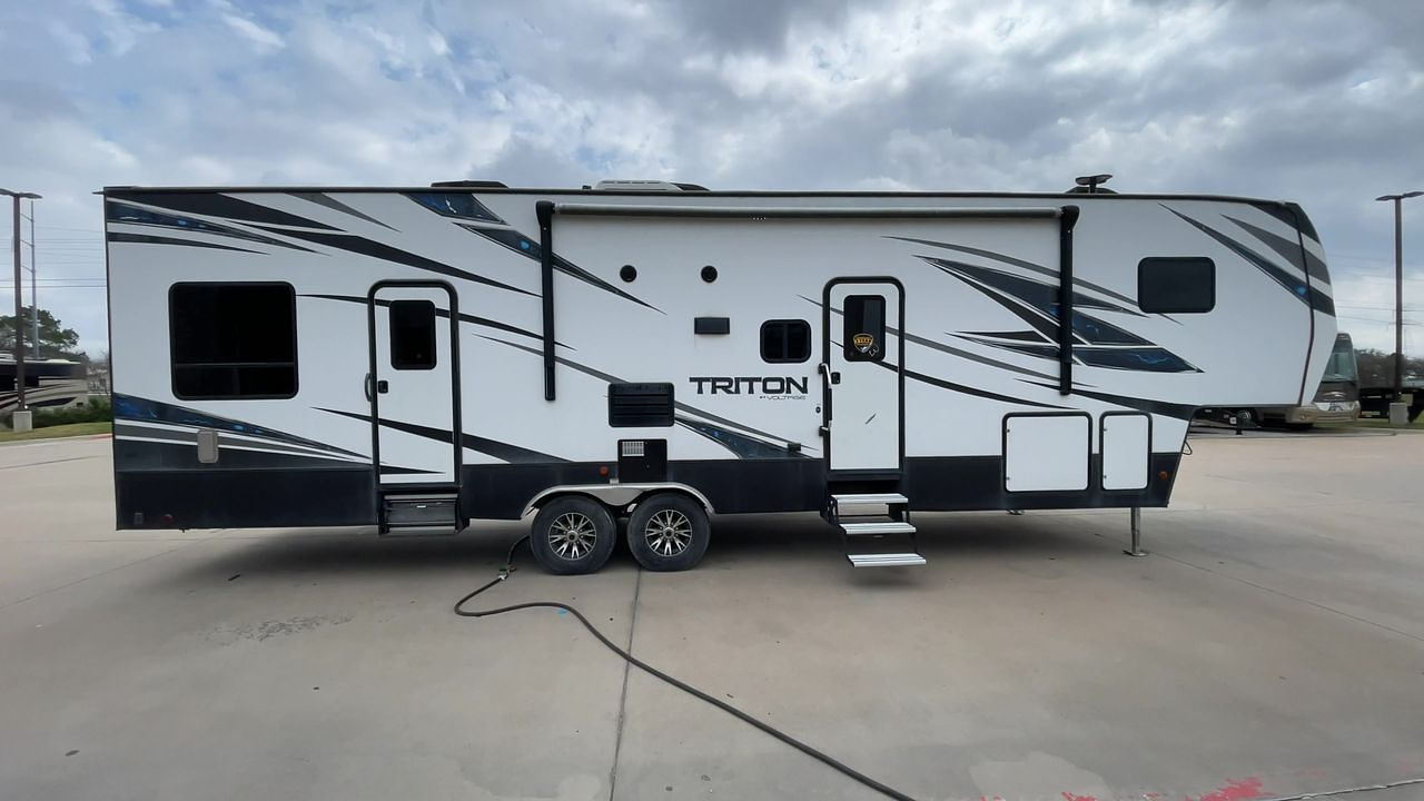 2019 TRITON VOLTAGE 3561