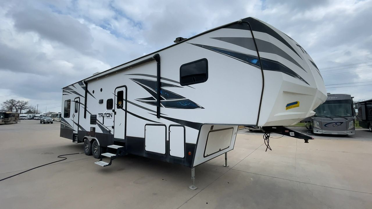 2019 TRITON VOLTAGE 3561
