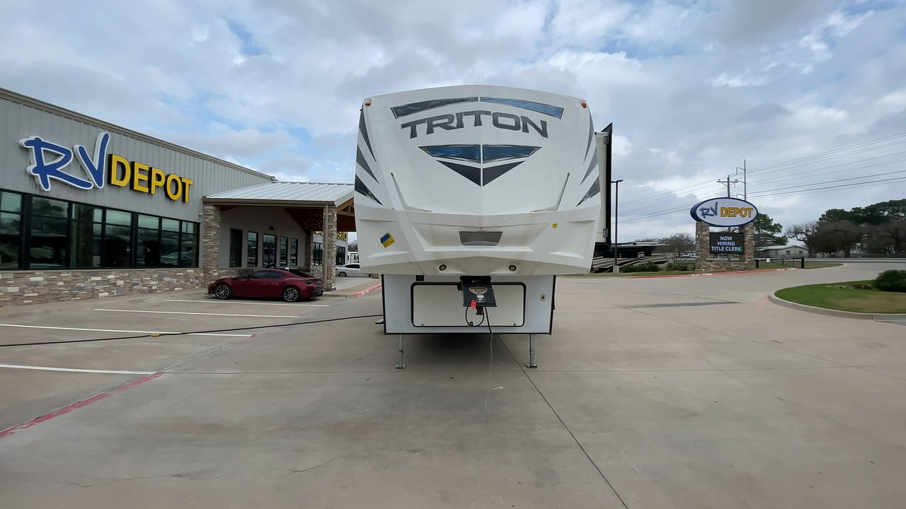 2019 TRITON VOLTAGE 3561