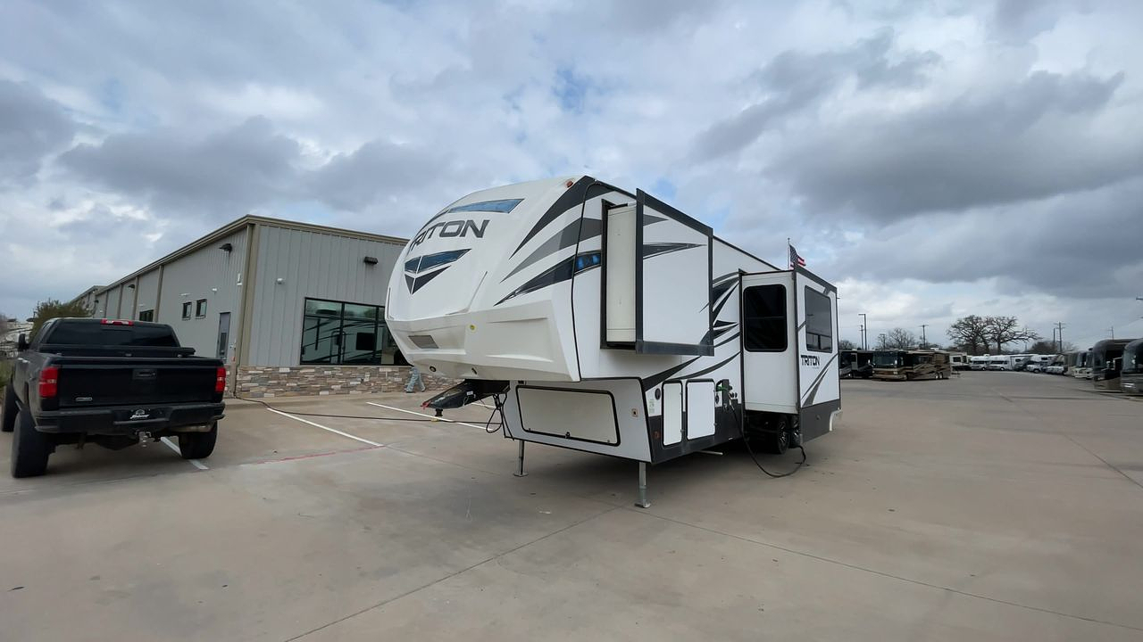 2019 TRITON VOLTAGE 3561