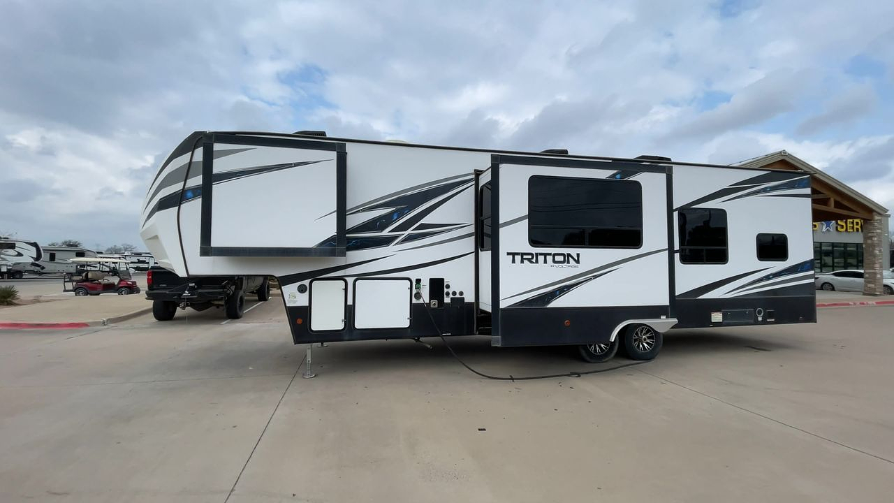 2019 TRITON VOLTAGE 3561