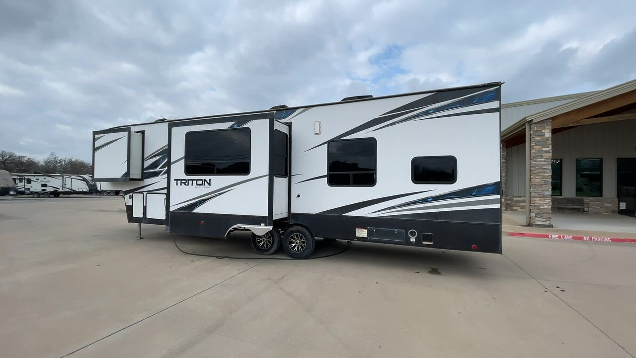 2019 TRITON VOLTAGE 3561