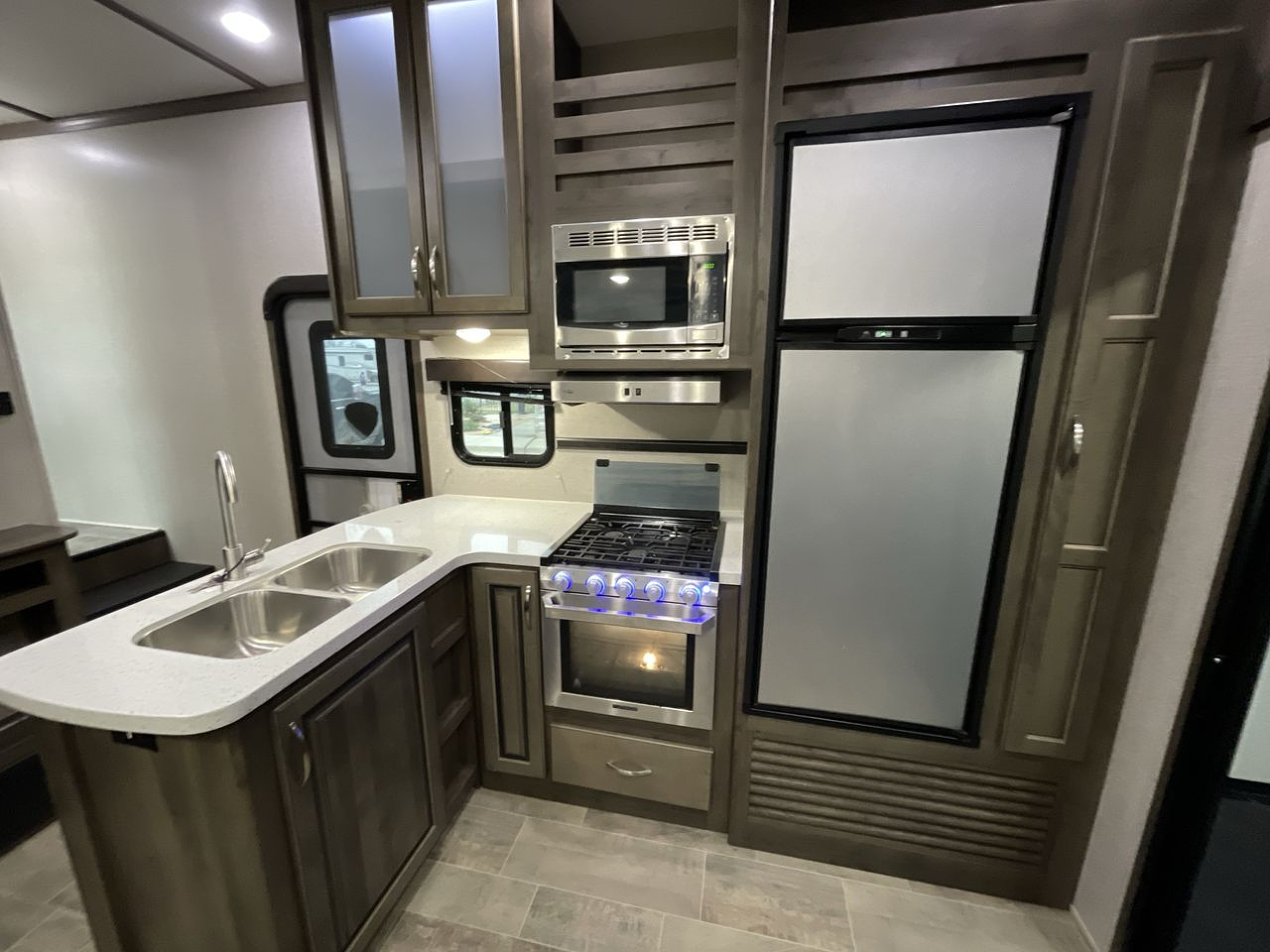 2019 TRITON VOLTAGE 3561