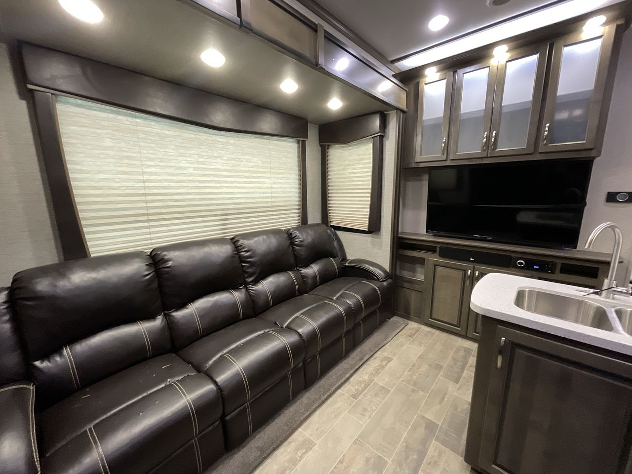 2019 TRITON VOLTAGE 3561