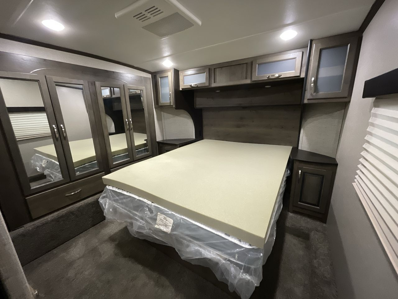 2019 TRITON VOLTAGE 3561