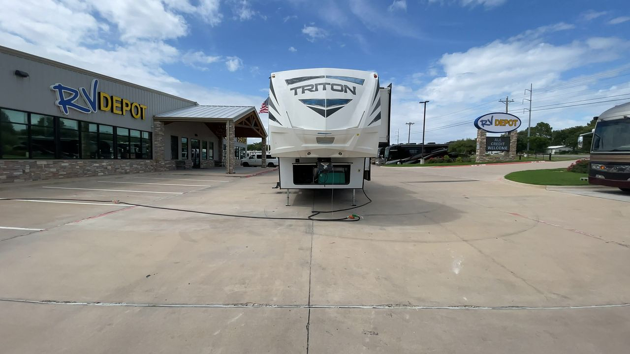 2019 TRITON VOLTAGE 3561