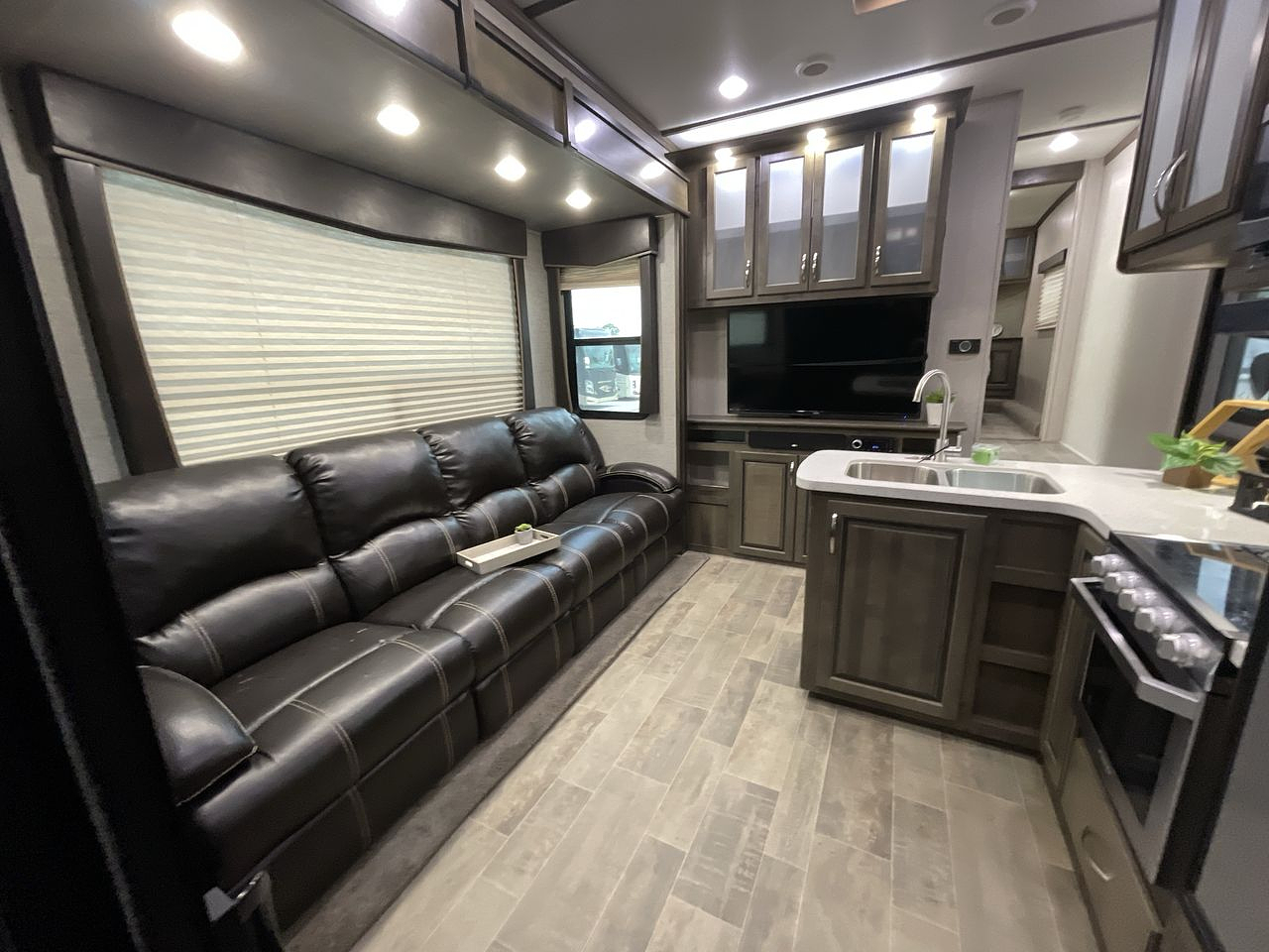 2019 TRITON VOLTAGE 3561