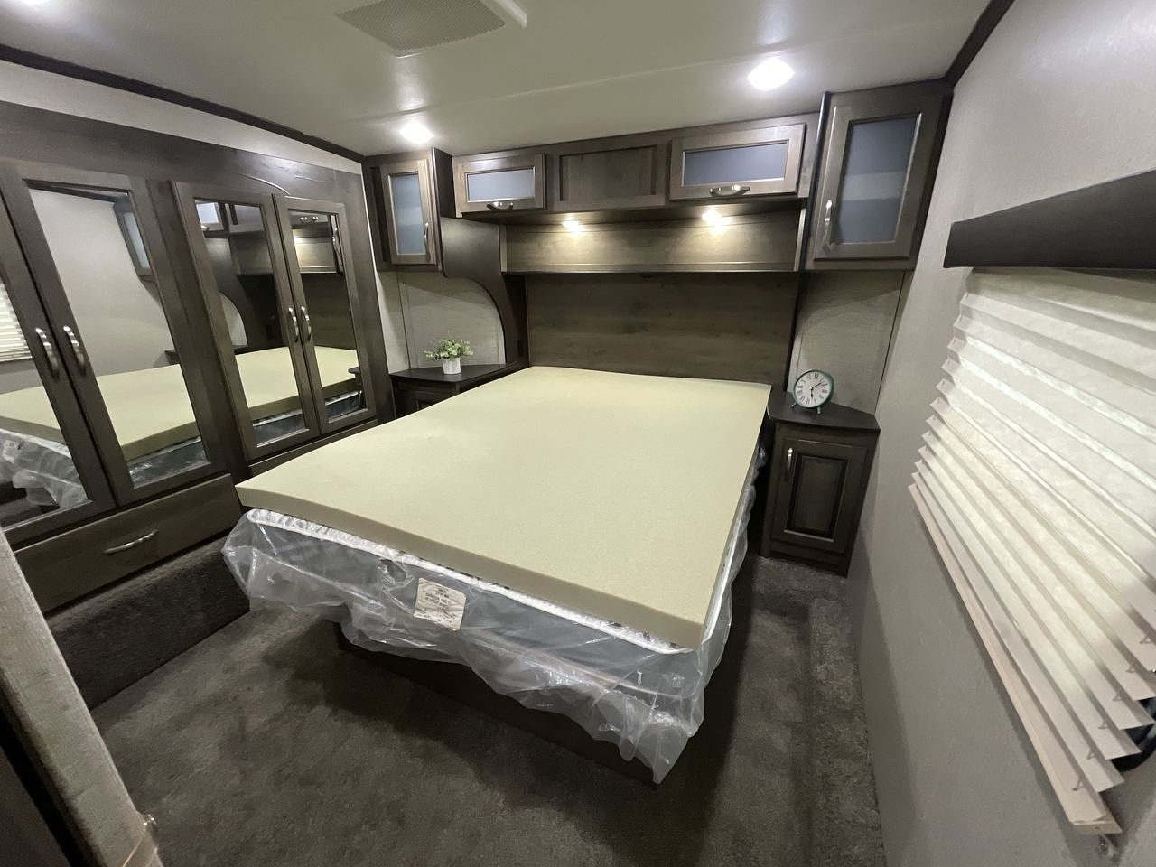 2019 TRITON VOLTAGE 3561
