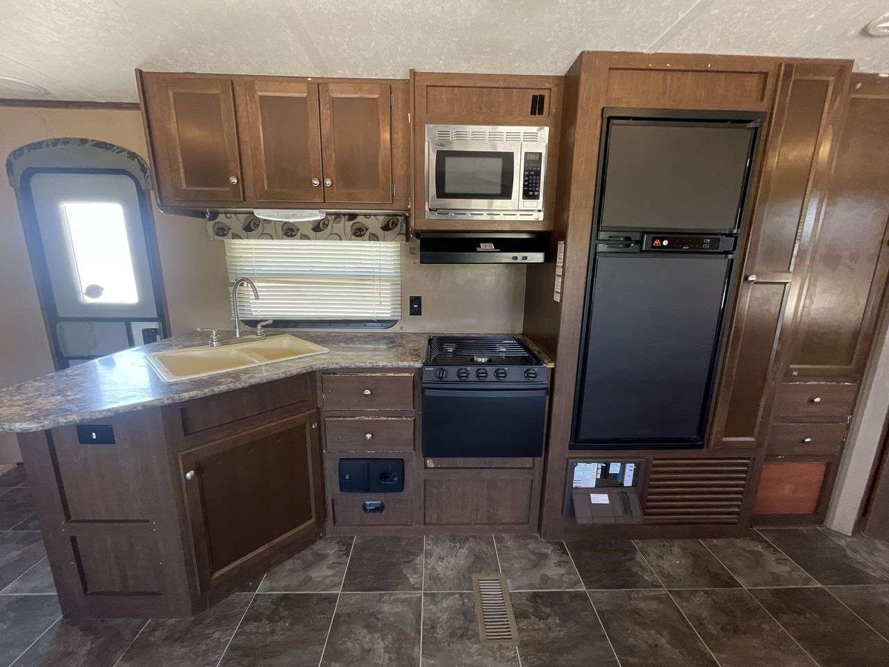 2015 KEYSTONE HIDEOUT 28BHS