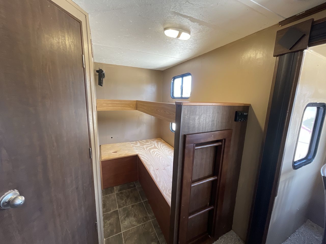 2015 KEYSTONE HIDEOUT 28BHS