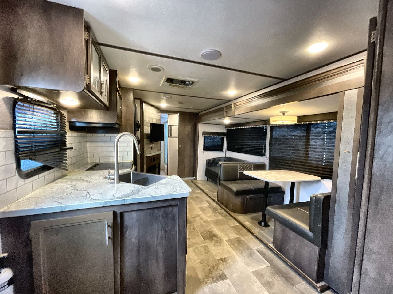 2021 KEYSTONE COLEMAN 3055BS