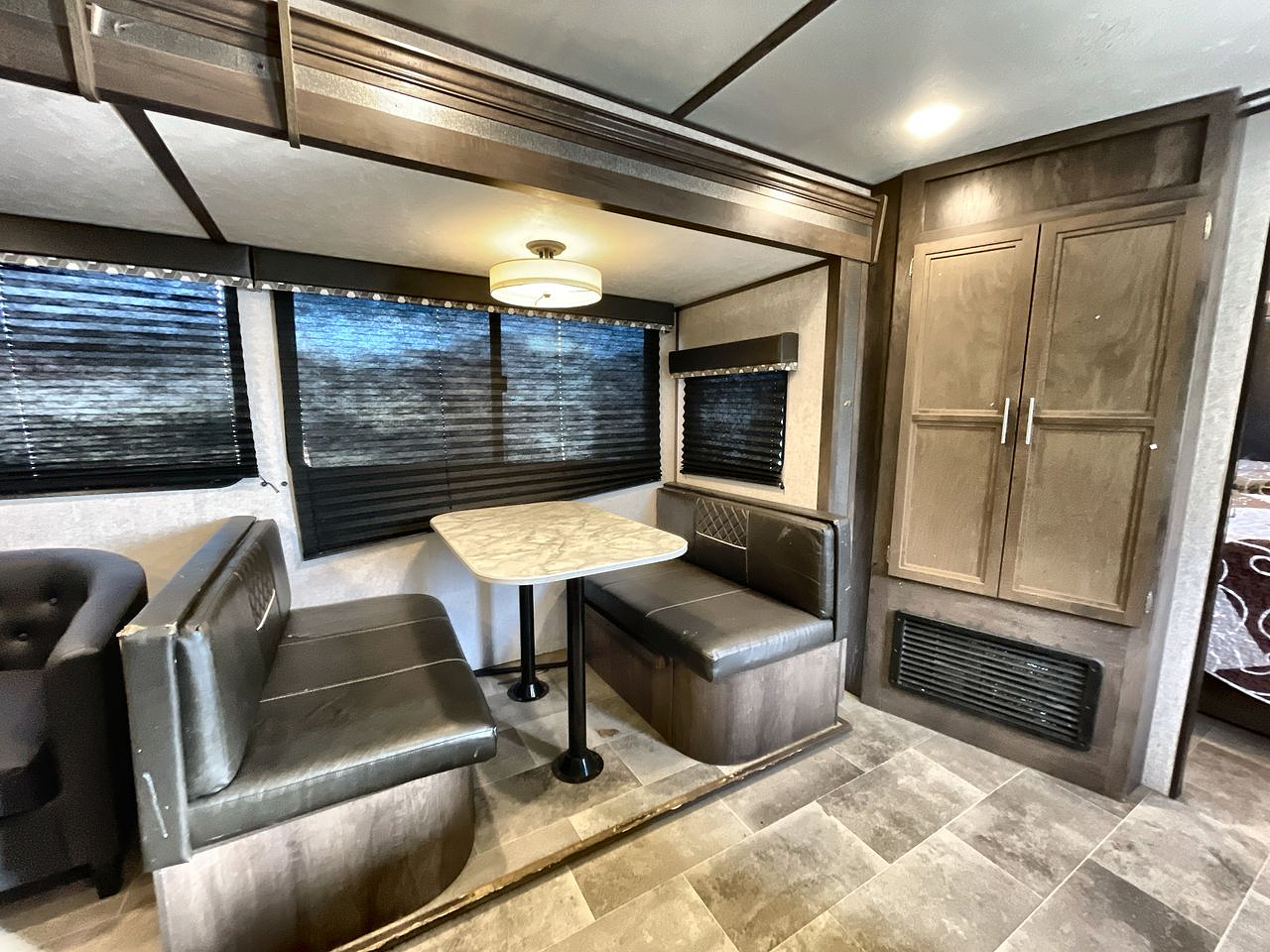 2021 KEYSTONE COLEMAN 3055BS