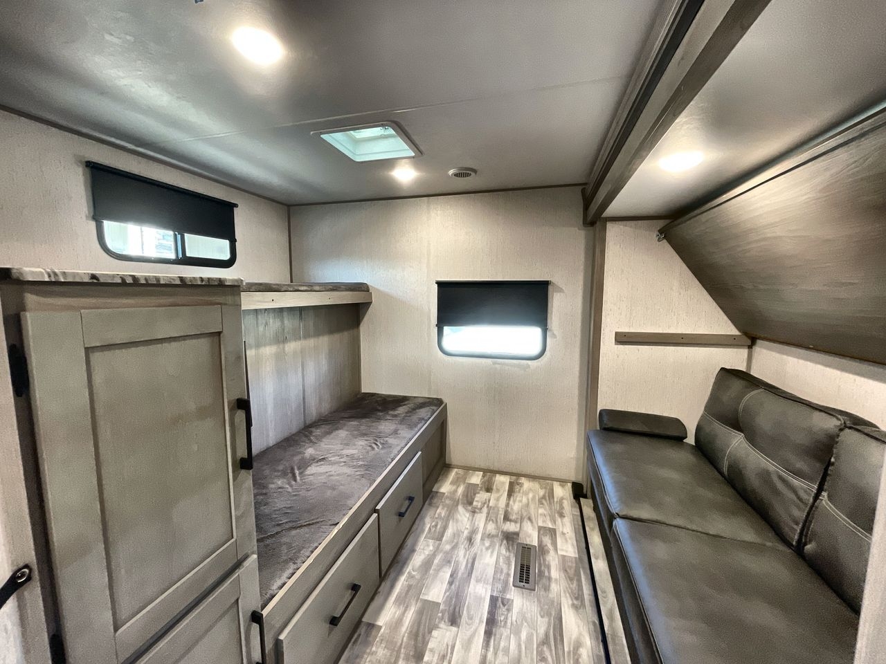 2022 KEYSTONE KODIAK 332BHSL