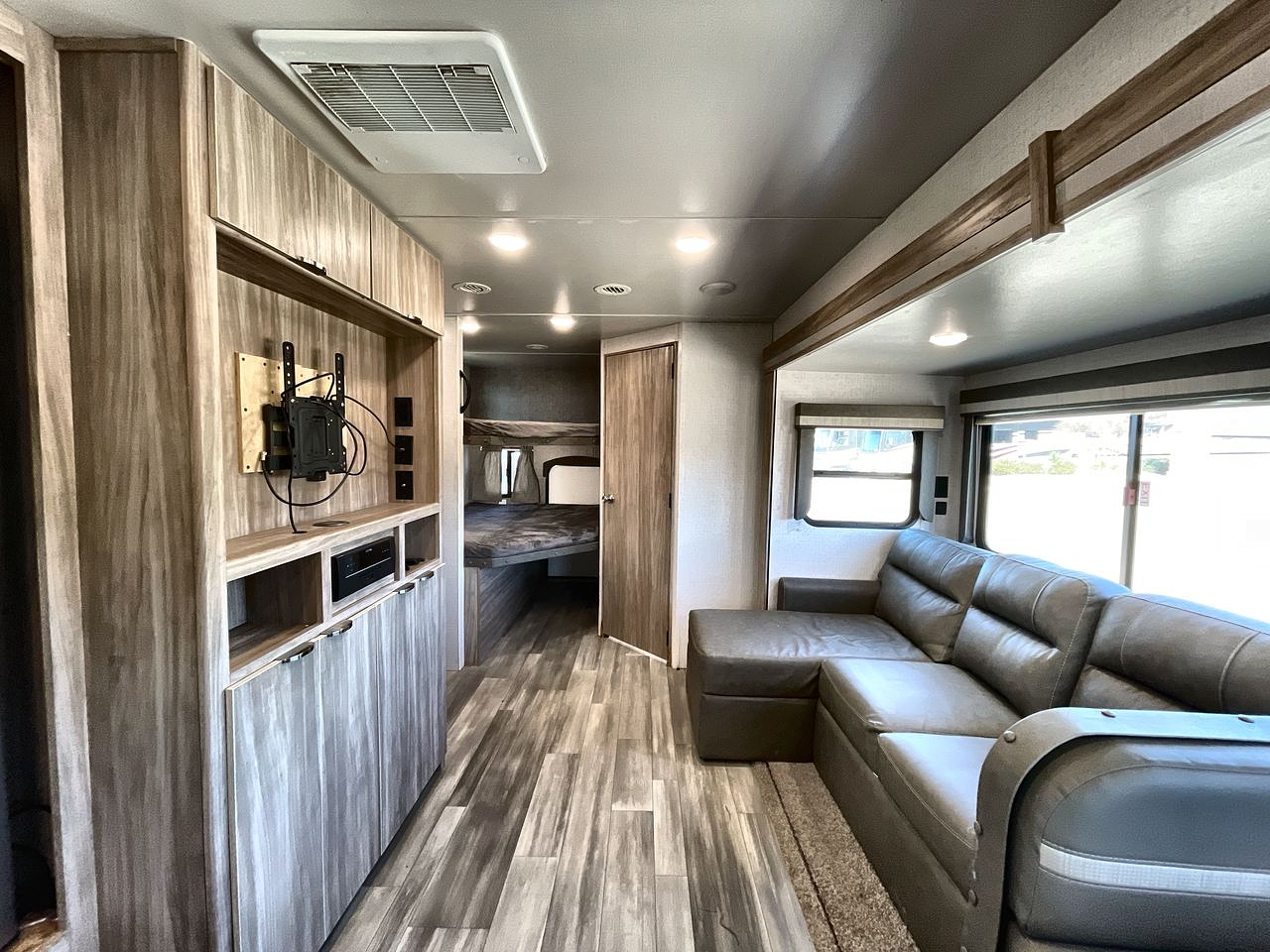 2022 WINNEBAGO MINNIE WINNIE 2801BH