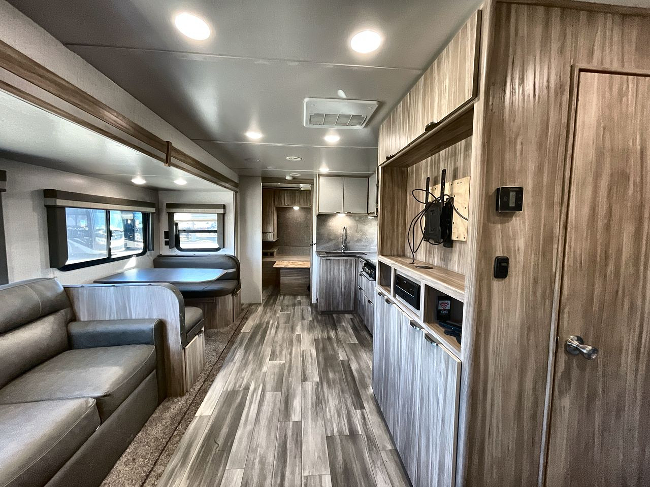 2022 WINNEBAGO MINNIE WINNIE 2801BH