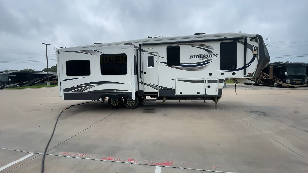 2017 HEARTLAND BIGHORN 3270RS