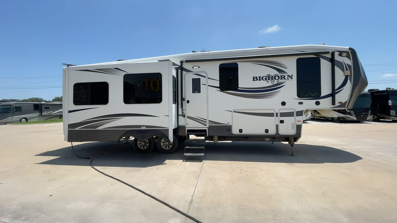2017 HEARTLAND BIGHORN 3270RS