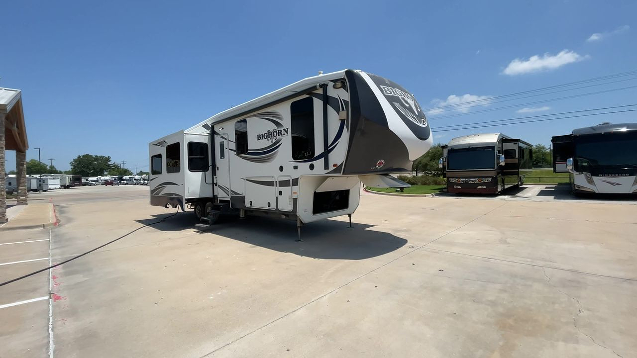 2017 HEARTLAND BIGHORN 3270RS