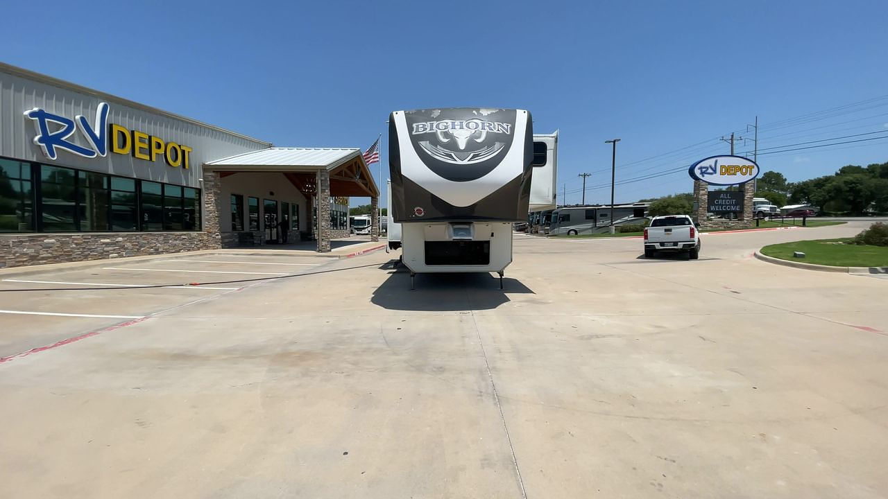 2017 HEARTLAND BIGHORN 3270RS