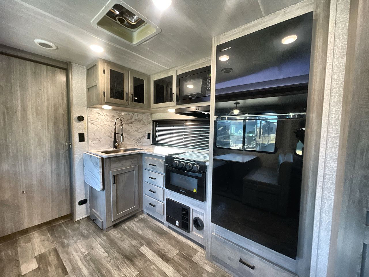 2022 FOREST RIVER ALTA 2800KBH