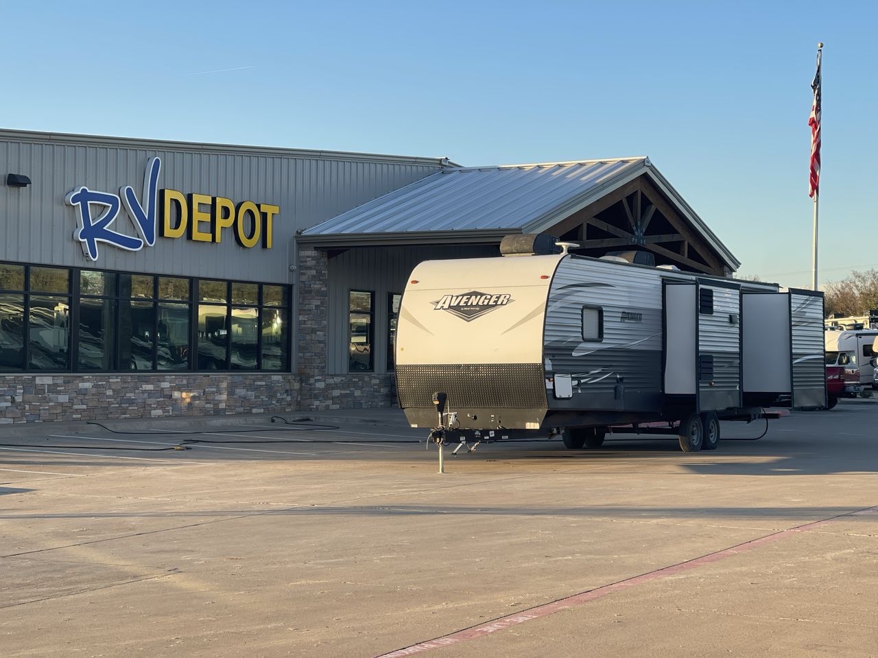 2020 KEYSTONE AVENGER 32QBI