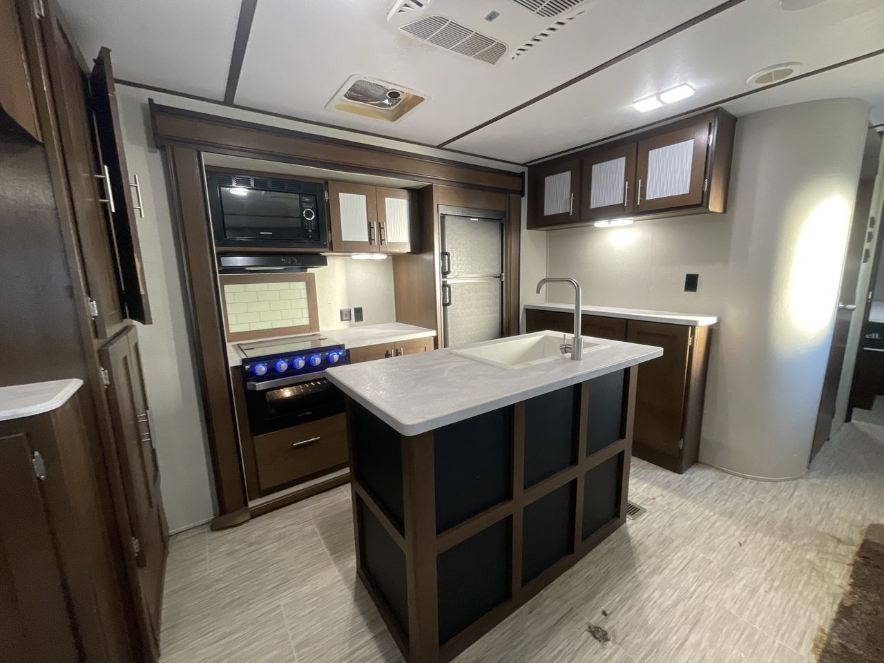 2020 KEYSTONE AVENGER 32QBI