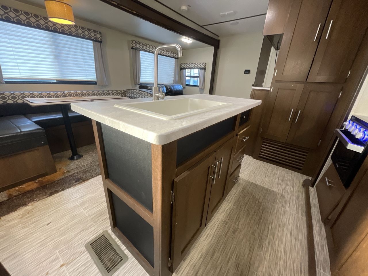 2020 KEYSTONE AVENGER 32QBI