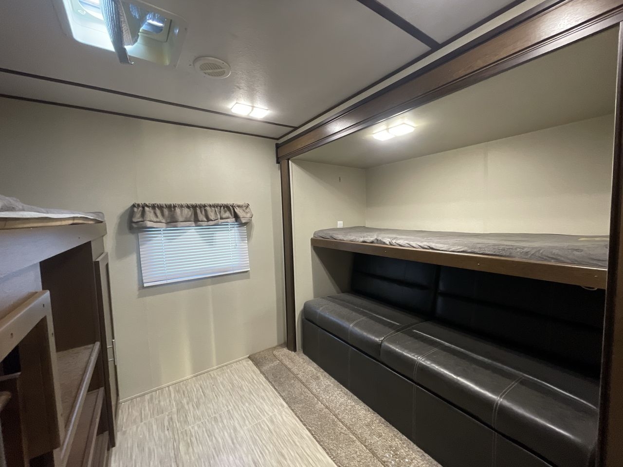 2020 KEYSTONE AVENGER 32QBI