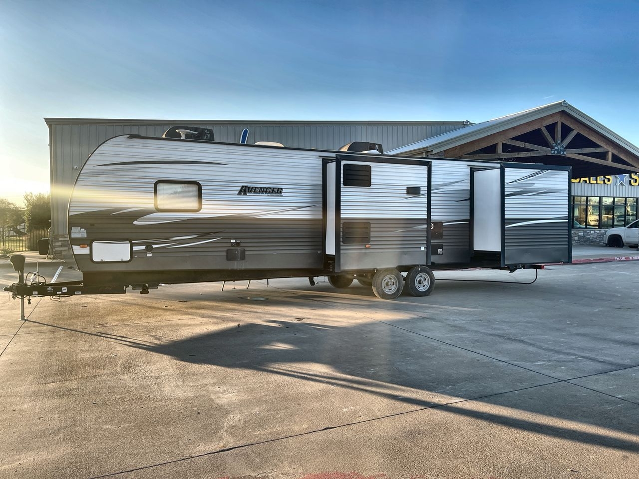 2020 KEYSTONE AVENGER 32QBI