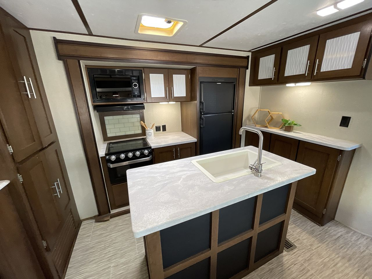 2020 KEYSTONE AVENGER 32QBI