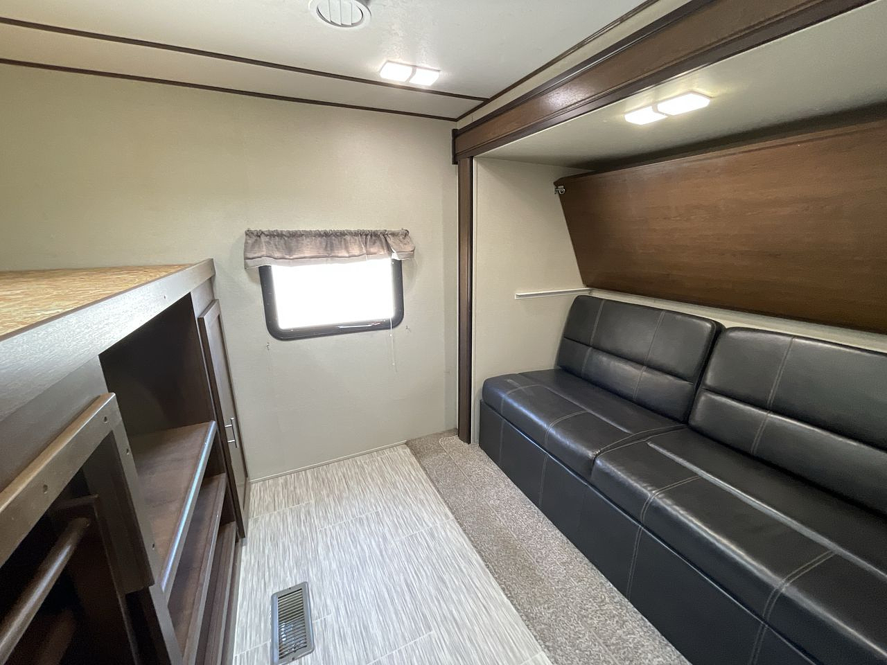 2020 KEYSTONE AVENGER 32QBI