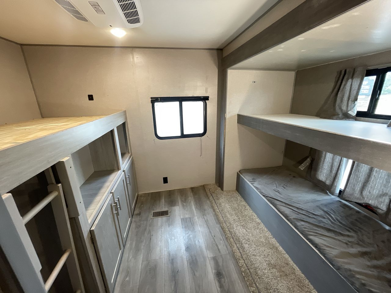 2022 FOREST RIVER CATALINA 323BHDS