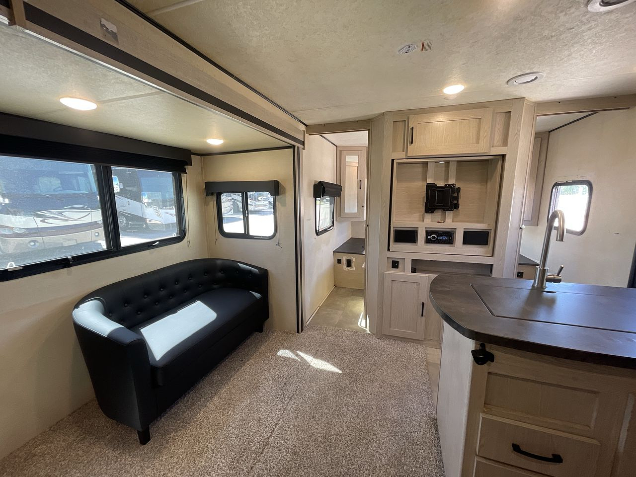 2021 FOREST RIVER APEX 289TBSS