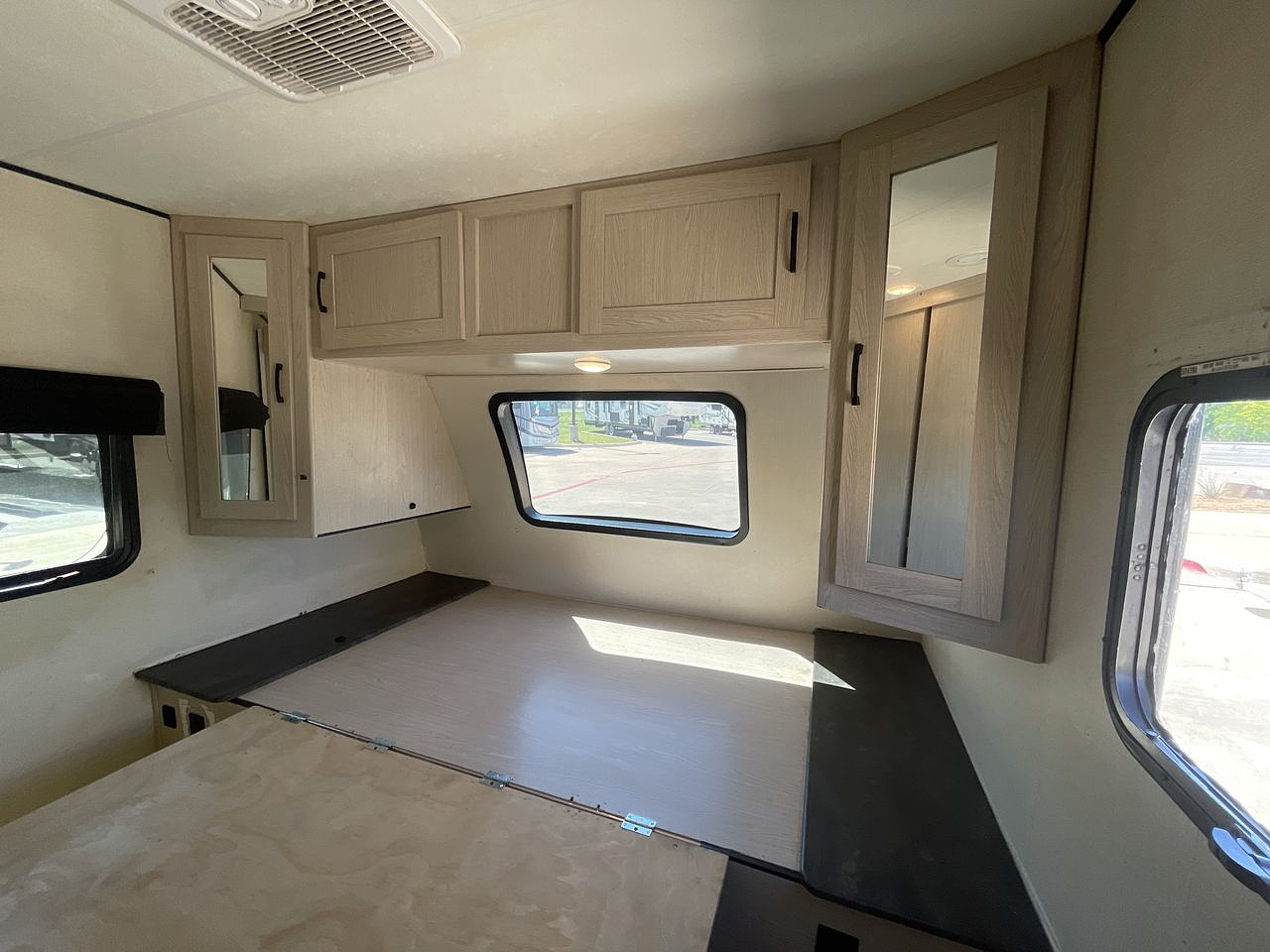 2021 FOREST RIVER APEX 289TBSS