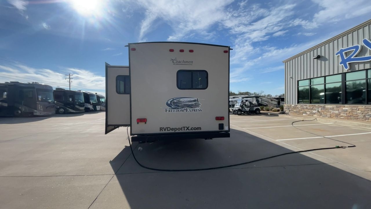 2015 FREEDOM EXPRESS 305RKDS