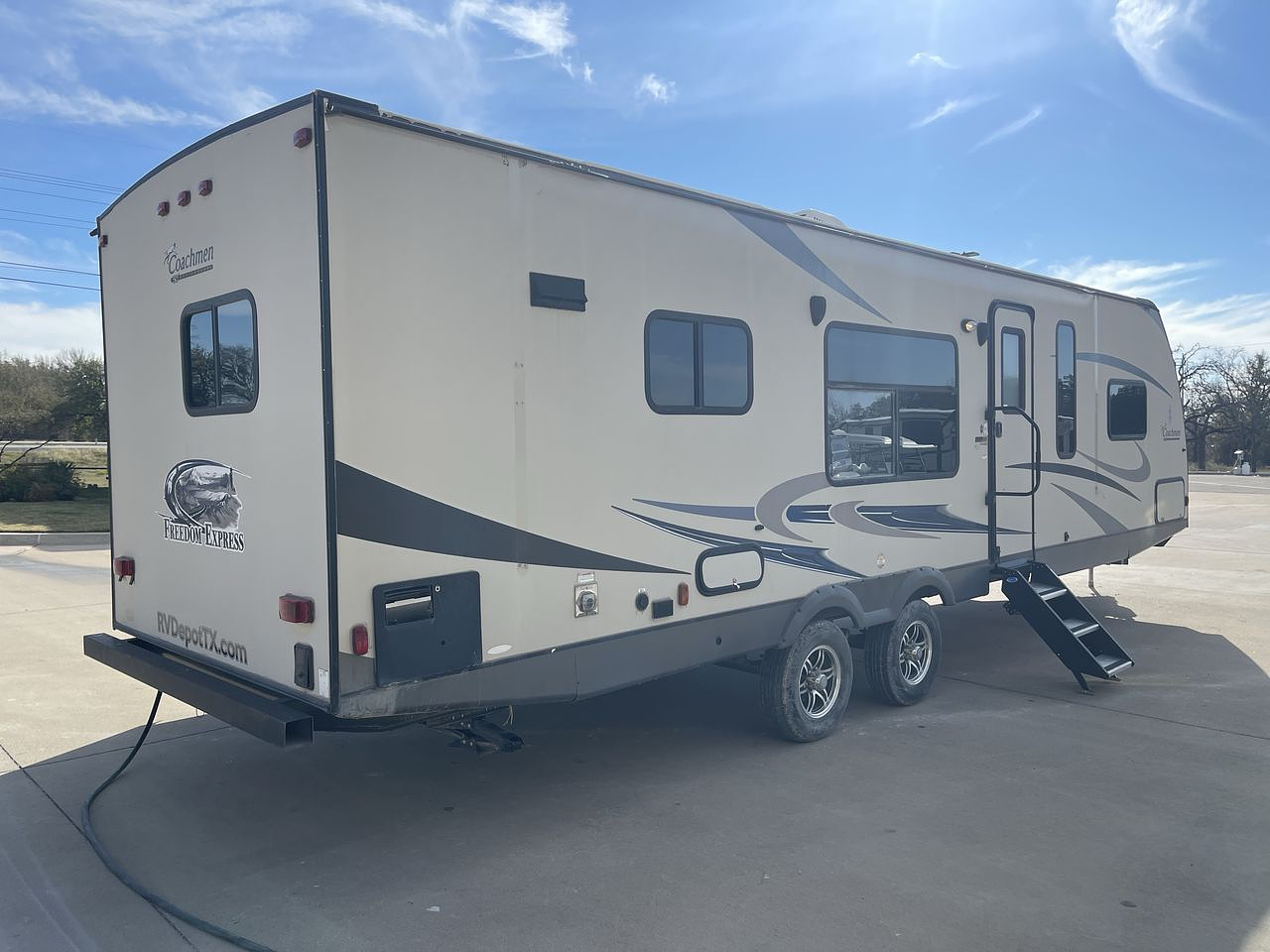 2015 FREEDOM EXPRESS 305RKDS