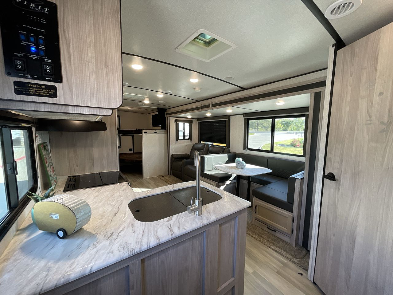 2021 COACHMEN SPIRIT 2963BH