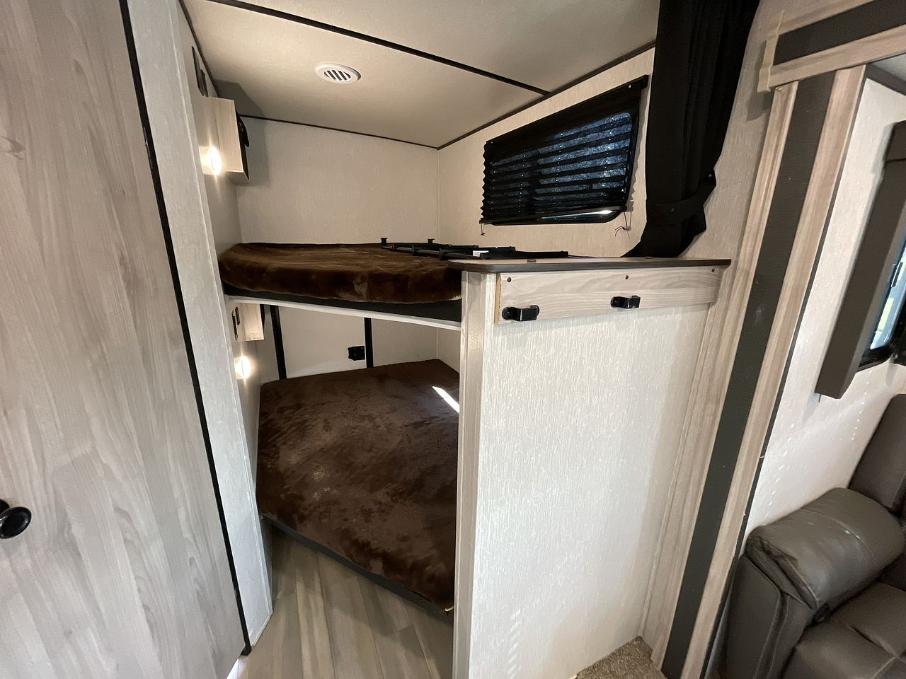 2021 COACHMEN SPIRIT 2963BH