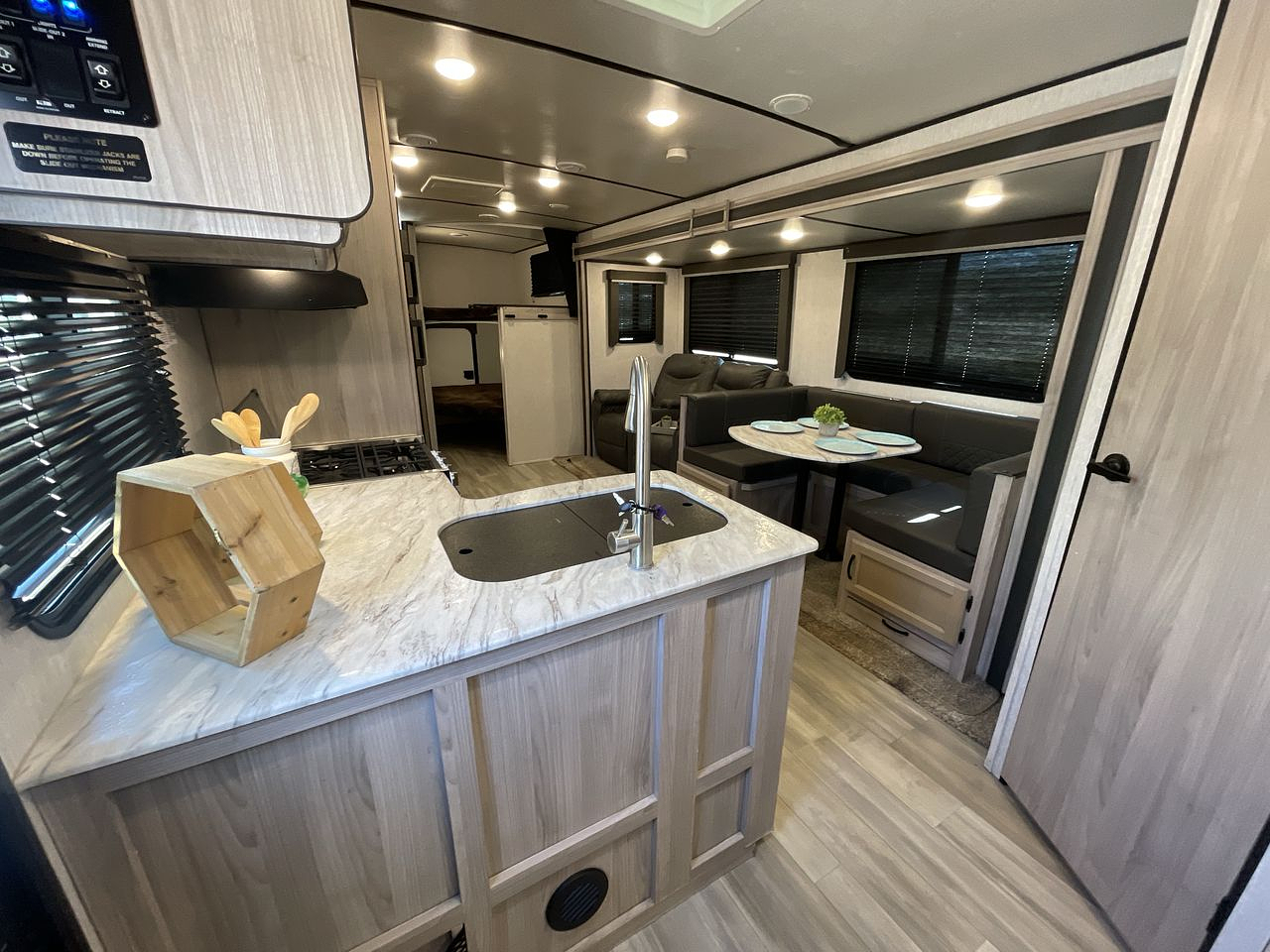 2021 COACHMEN SPIRIT 2963BH