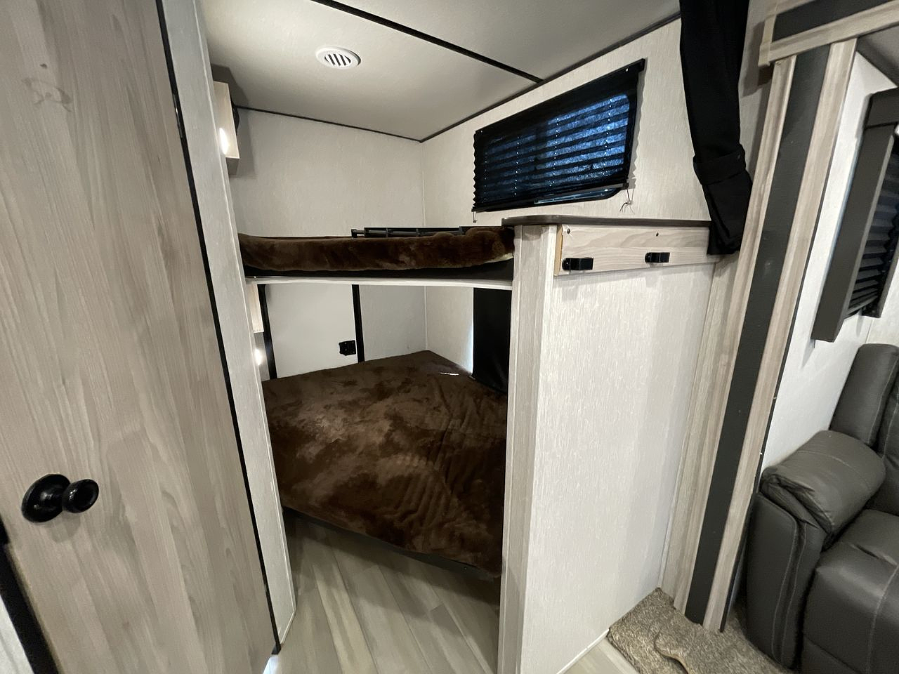 2021 COACHMEN SPIRIT 2963BH