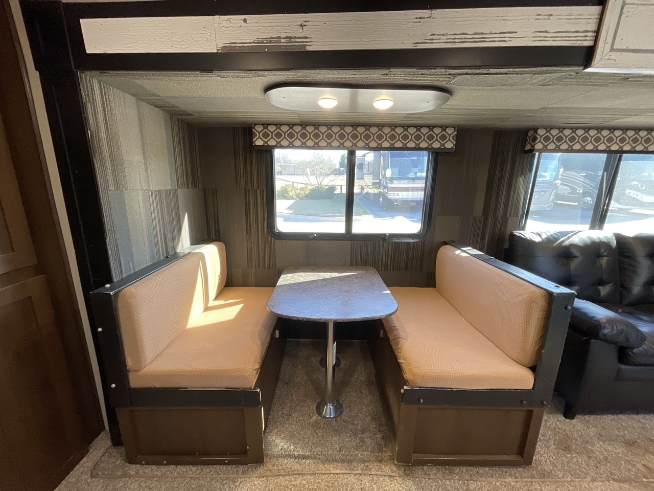 2019 FOREST RIVER TRACER 31BHD
