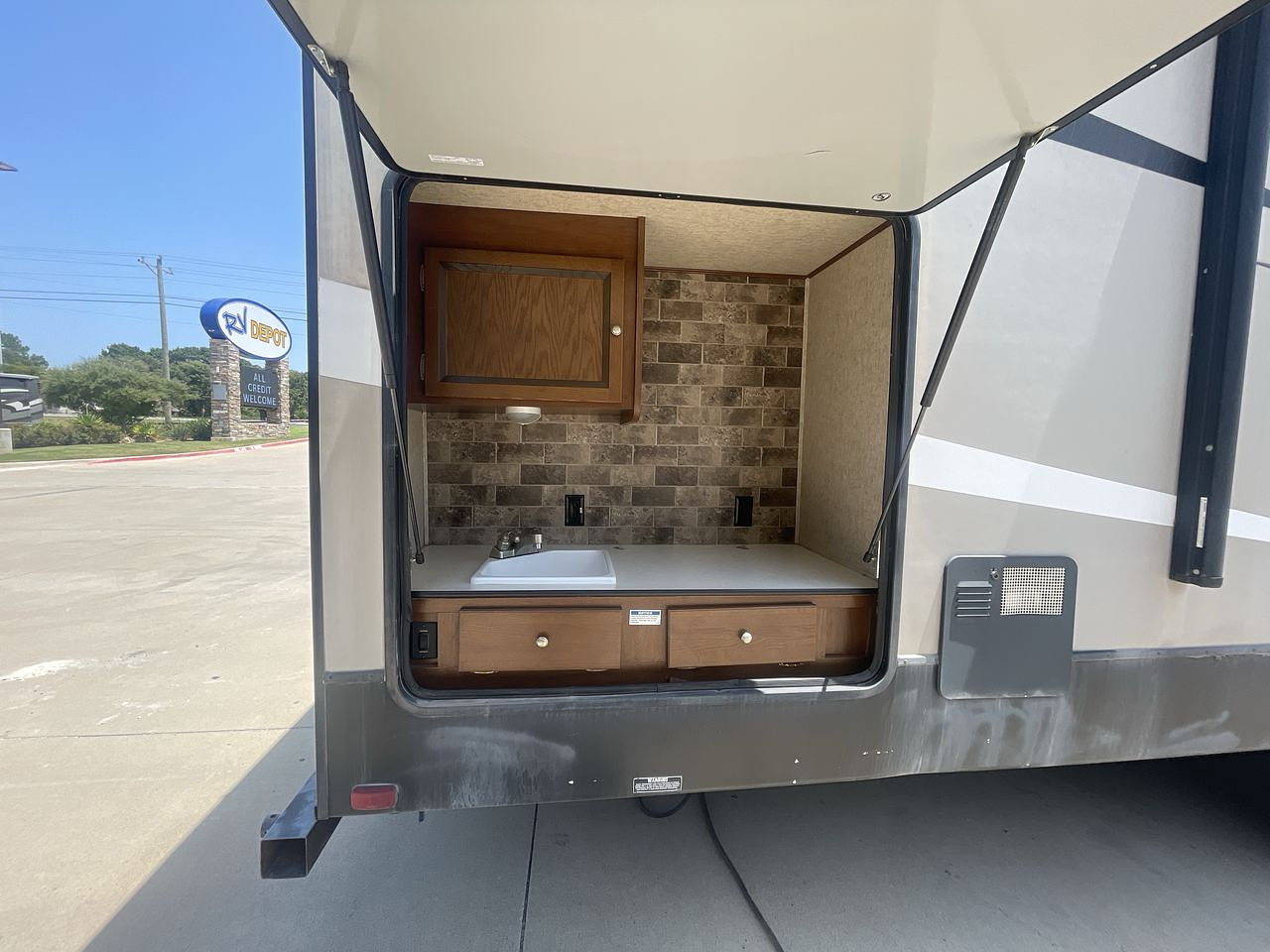 2016 LAYTON 305BH