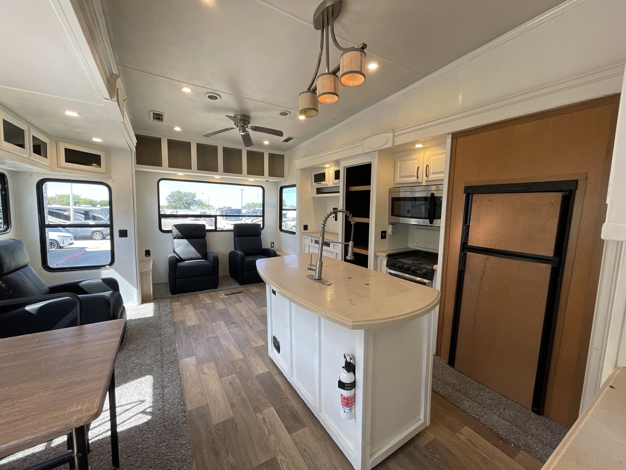 2016 FOREST RIVER COLUMBUS 377MBC