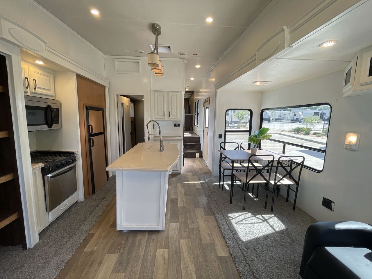 2016 FOREST RIVER COLUMBUS 377MBC