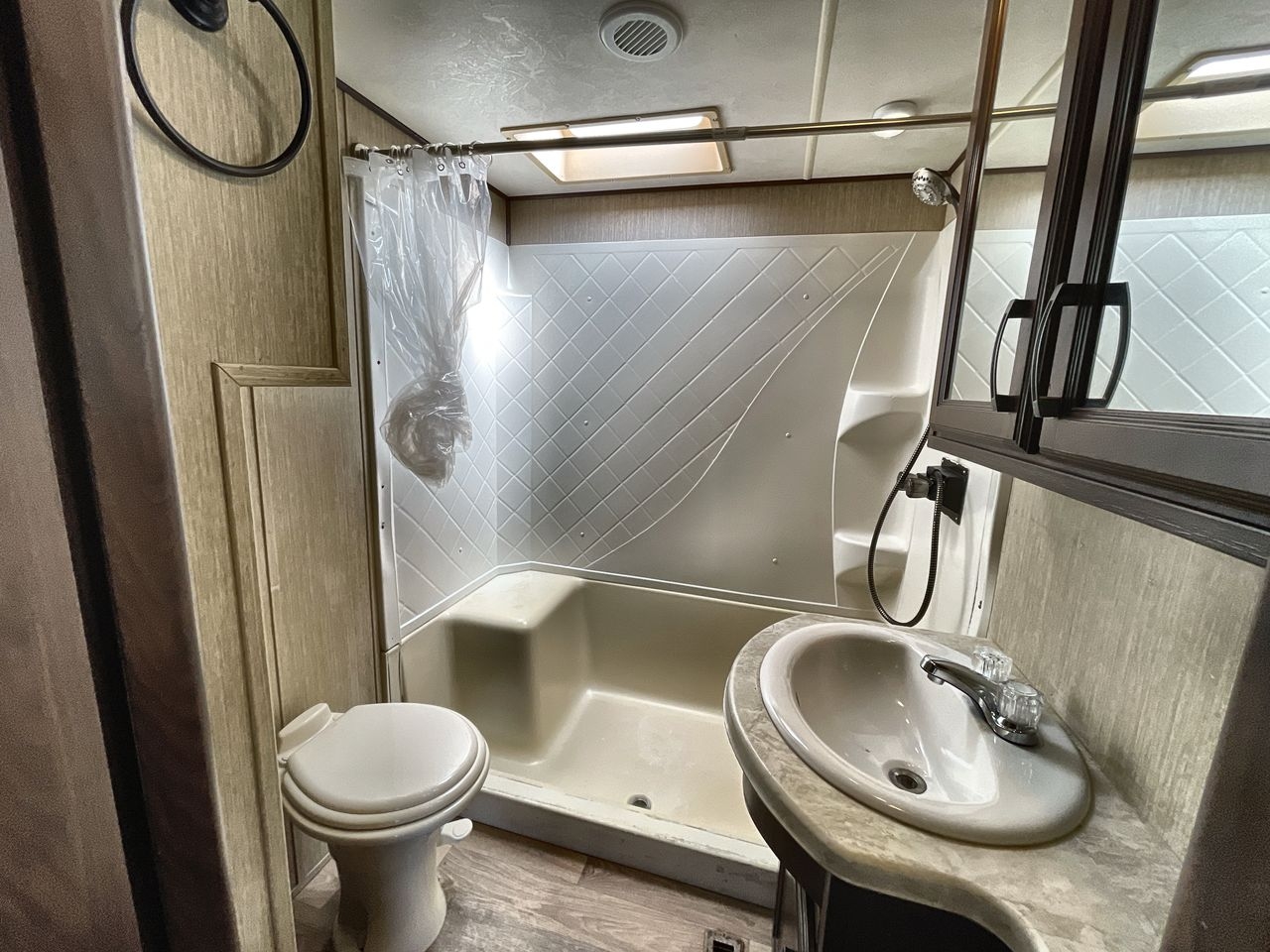 2016 FOREST RIVER COLUMBUS 377MBC