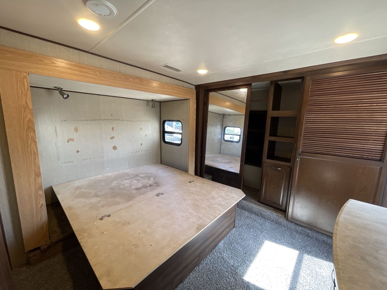 2016 FOREST RIVER COLUMBUS 377MBC