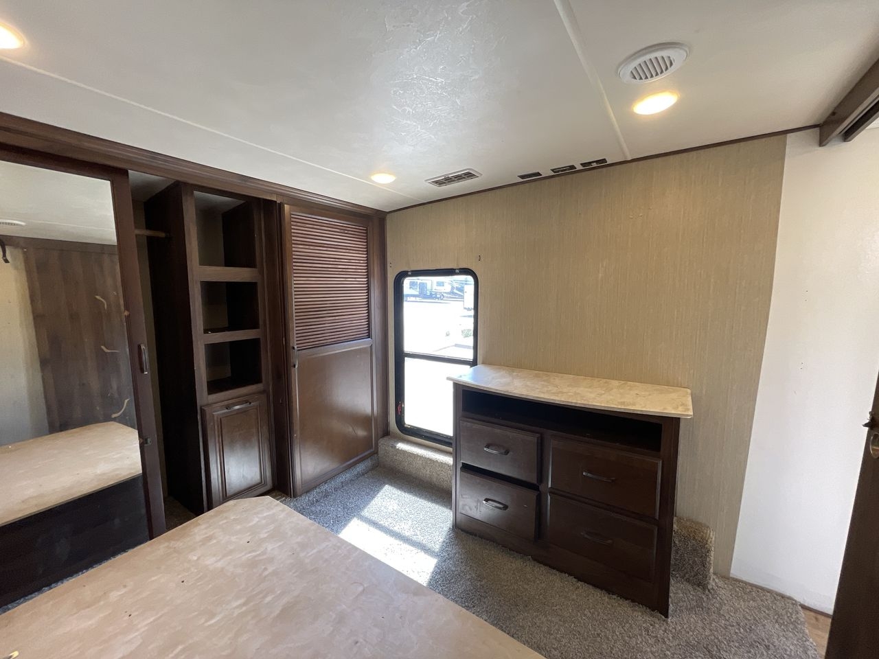 2016 FOREST RIVER COLUMBUS 377MBC