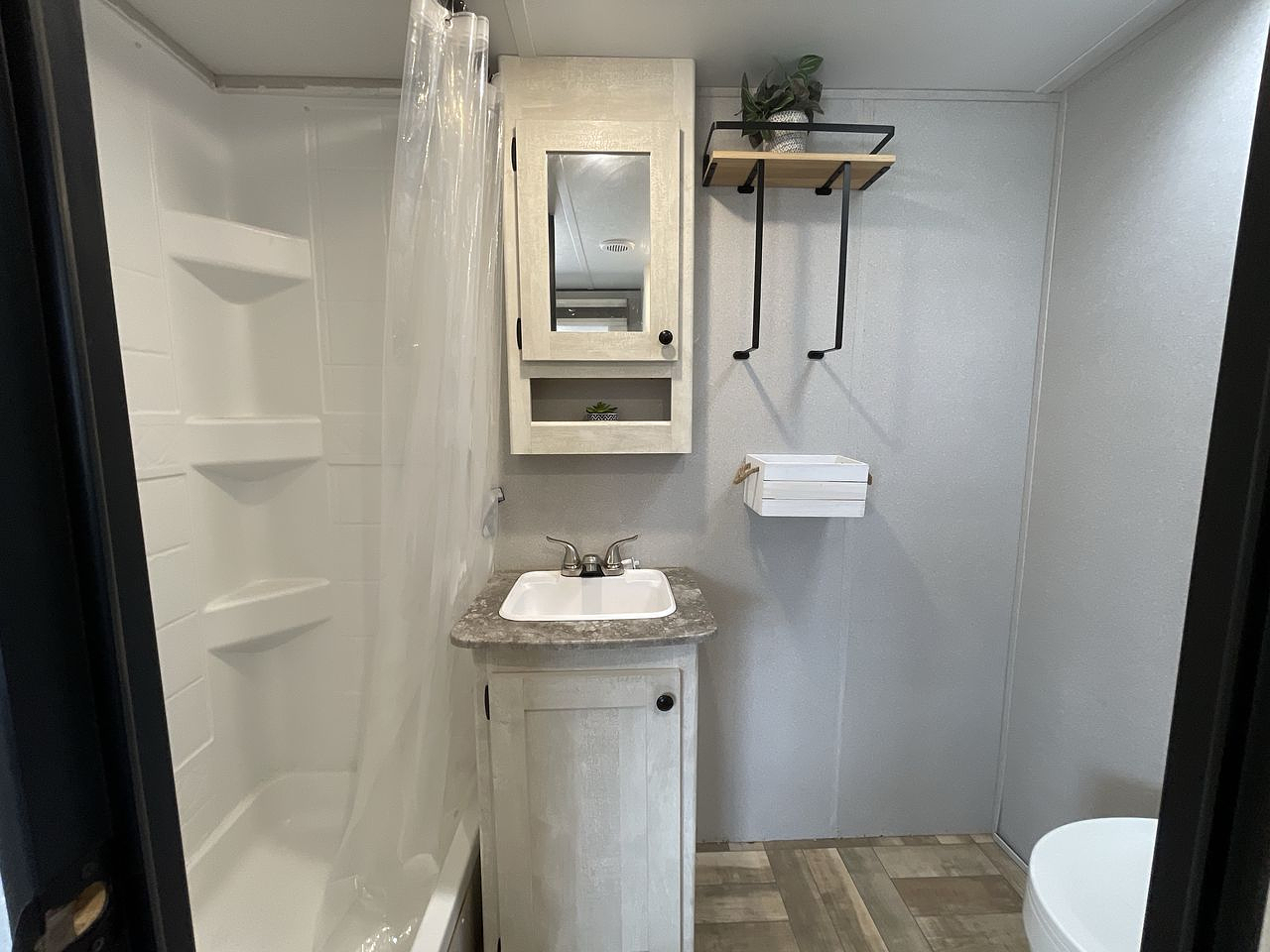2023 FOREST RIVER SHASTA 532DS