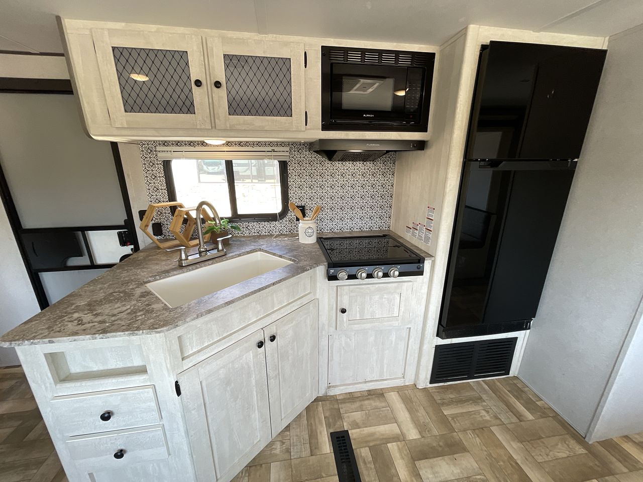 2023 FOREST RIVER SHASTA 532DS